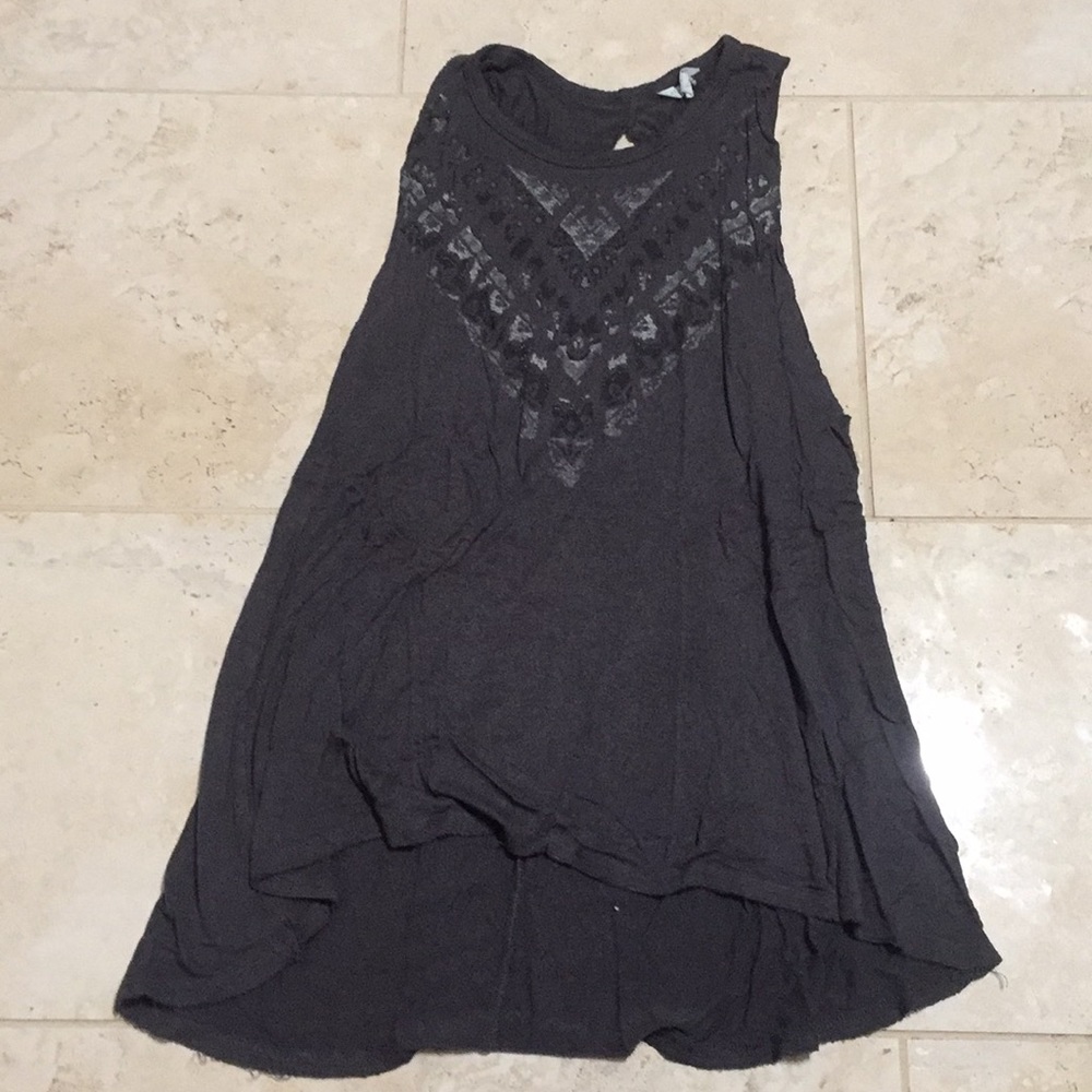 small no sleeve top